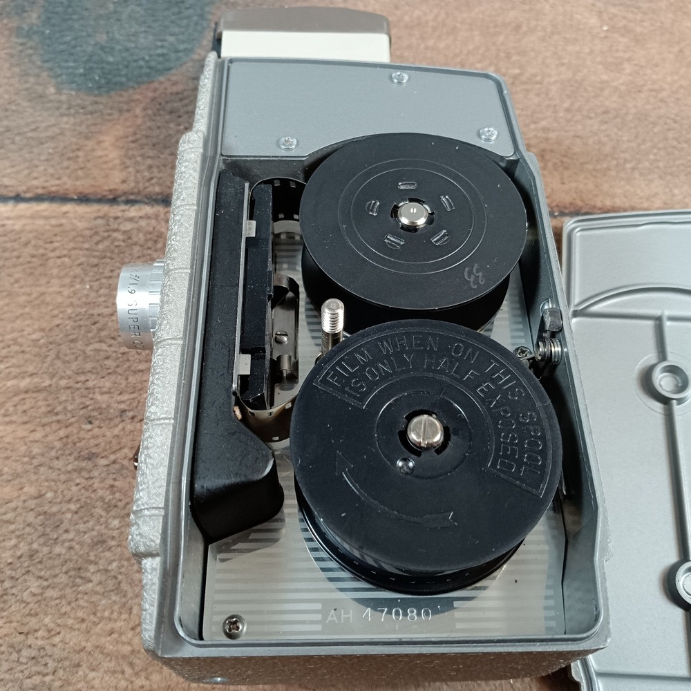 Bell & Howell 319 8mm Movie Camera Grey Good Vintage Sun Dial with Case - Picture 9 of 13